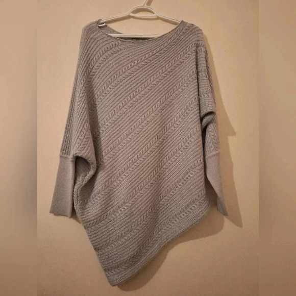 TSE Saks Fifth Ave. Cashmere sweater